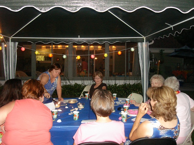 [tropical luau 7 17 10 037.jpg]