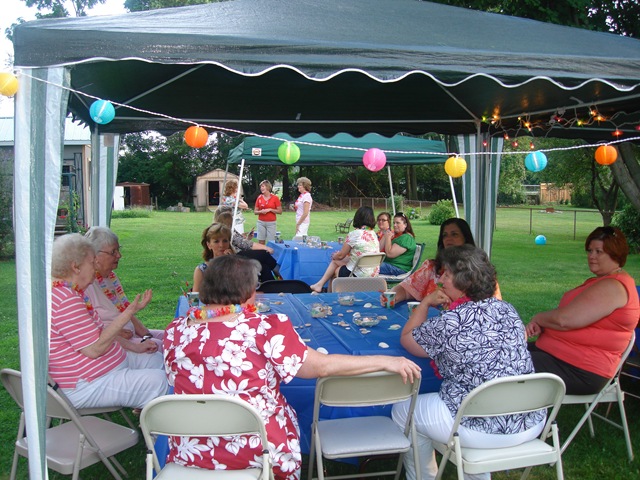 [tropical luau 7 17 10 027.jpg]