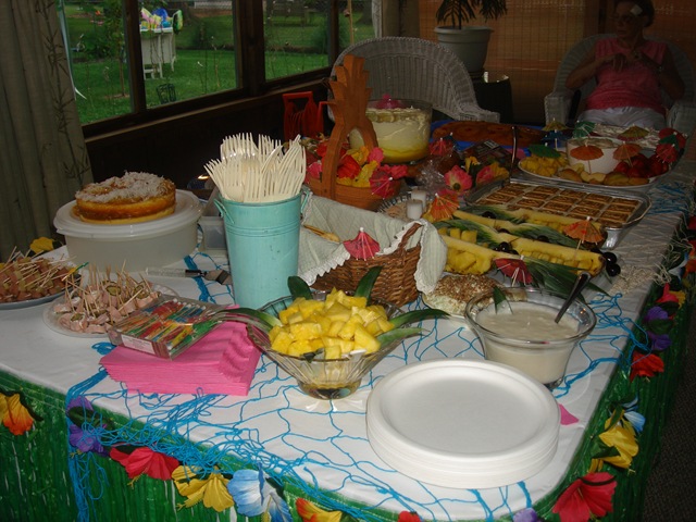 [tropical luau 7 17 10 023.jpg]