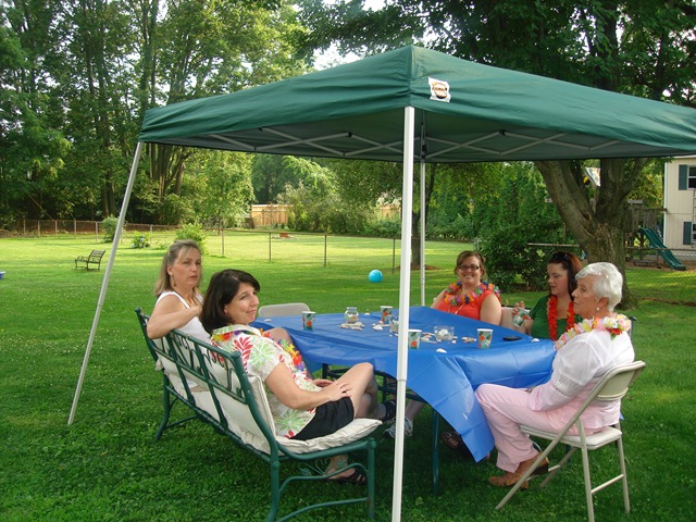 [tropical luau 7 17 10 015.jpg]