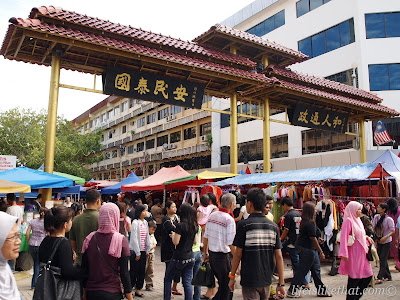 Gaya Street Sunday Market picture sabah escapade  photo