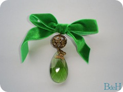 Broche lagrima verde