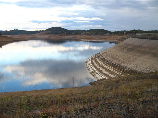 Sugarloaf Reservoir (at 19.8% capacity), Christmas Hills, Victoria, Australia, 23 March 2008. Kham Tran - www.khamtran.com