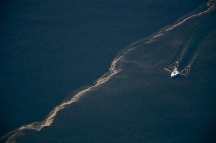 This image provided by Greenpeace shows an aerial view of a shrimp boat hauling oil cleanup booms near the oil spill slowly approaching the coast of Louisiana east of the mouth of the Mississippi river on Tuesday May 4, 2010. Coast Guard officials knew for years there could be signifiant problems in the federal and industry response to a major oil spill. (AP Photo / Daniel Beltra - Greenpeace)