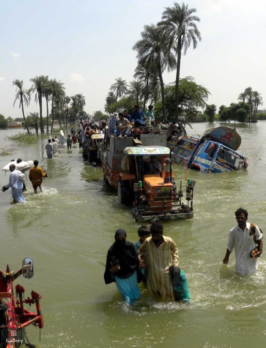 People flee the flooded areas from Basera, near Muzaffargarh, in Punjab Province, Pakistan on 21 August 2010. Pakistan reassured international donors that aid for flood victims would not fall into Taliban hands, as the UN said funds were only trickling in. More than 1,500 people across Pakistan have been killed and hundreds of thousands stranded due to flash floods triggered by the ongoing spell of monsoon rains. EPA / MATIULLAH ACHAKZAI