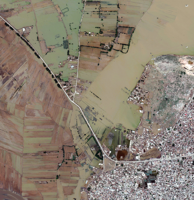 This half-meter WorldView-2 image, captured on August 5, 2010, depicts Nowshera, Pakistan in the wake of a massive flood. Digital Globe / satimagingcorp.com
