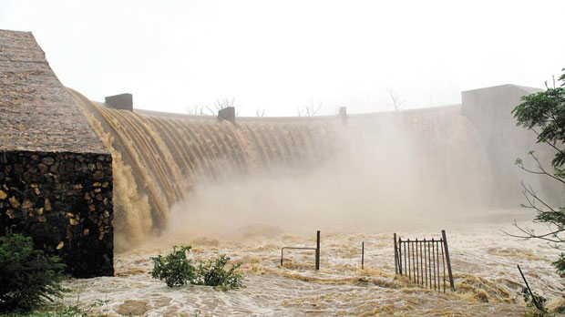 Erfenismeer during flooding, 14 January 2011. Heia Safari / wildreservaat