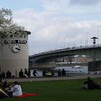 Die Deutzer Brücke und der Hochwaser-Pegel-Turm.