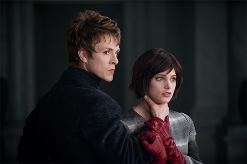 [Demetri and Alice New Moon[4].jpg]