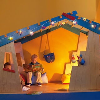 Cot-style playhouse
