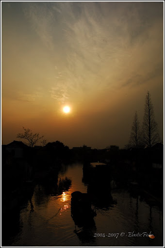 Потомо что мне можно, а им нельзя!(с)