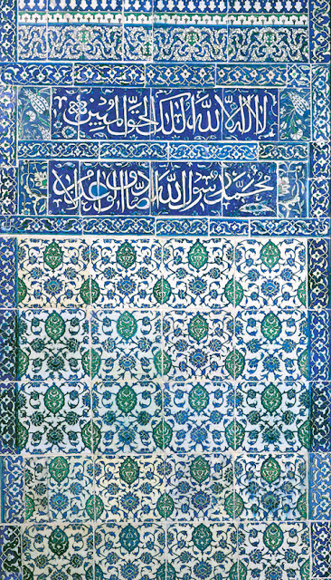 This panel bears two inscriptions in a bold rounded script, on a blue background. Tiles of this type decorate a number of mosques in Damascus built or restored by the Ottoman authorities between 1575 and 1600.