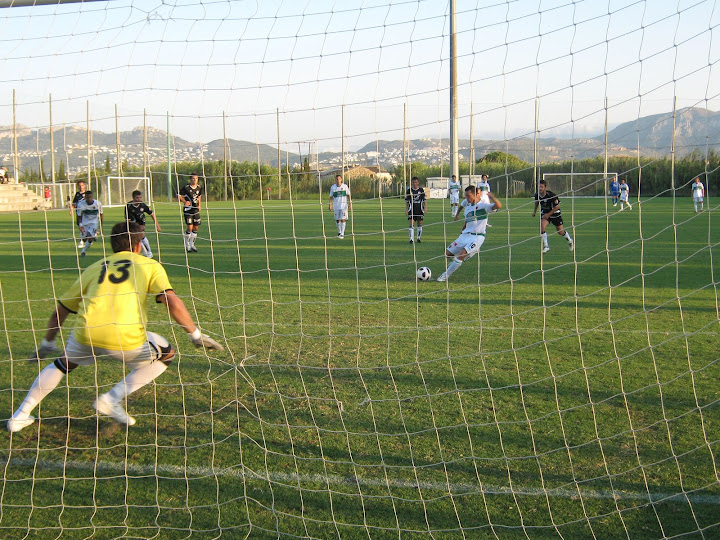 Penal parat per Miguel Ramos