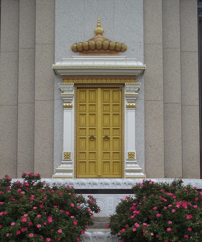 [temple_golden_doors[2].jpg]