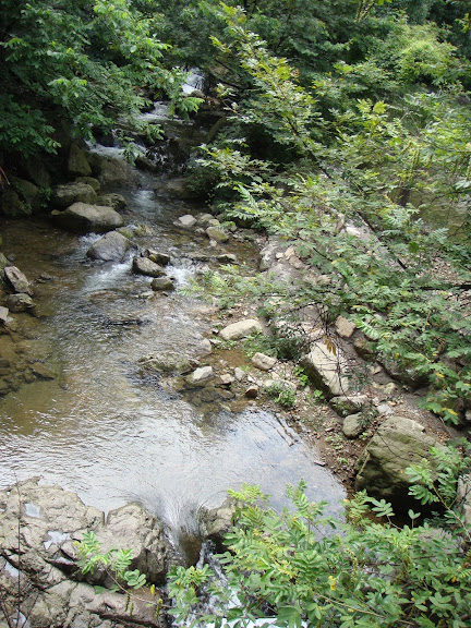 山间小溪