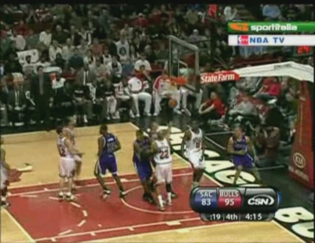 [NBA.2009.12.21.Kings@Bulls.5[3].jpg]