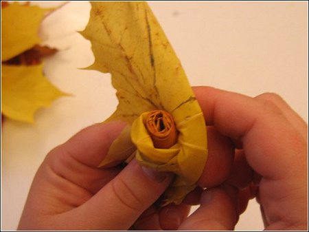 http://lh5.ggpht.com/_q6EEIoA3F3c/SpGIckKRRUI/AAAAAAAAAB8/7Wt3d2uxgw8/s512/art-origami-rose-from-mapple-leaf-09.jpg
