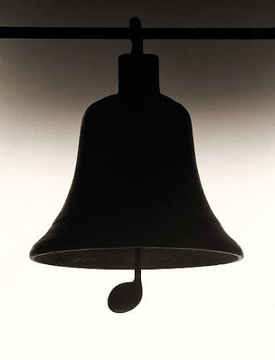 <img:http://lh5.ggpht.com/_q6EEIoA3F3c/SpGkGvsdQlI/AAAAAAAAAJg/6UVx89m4rgU/s512/chema_madoz-26.jpg>