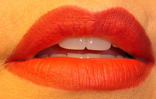 Benefit Cosmetics Gypsy lip liner and Elizabeth Arden Red 01