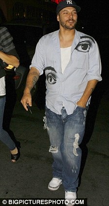 [federline-pic111-blogbritneyspears[4].jpg]