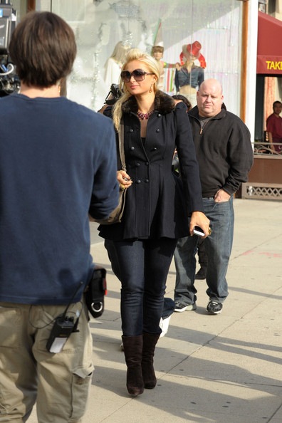 [Paris+Hilton+Paris+Hilton+Mom+Go+Shopping+sCPlH4axmBFl[4].jpg]