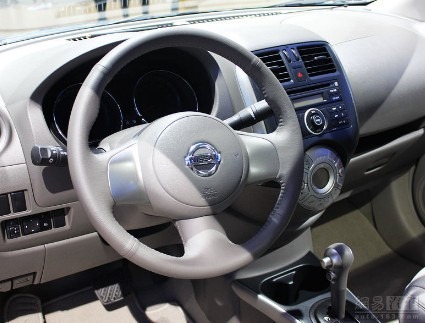 [Novo Nissan Sunny 4[8].jpg]