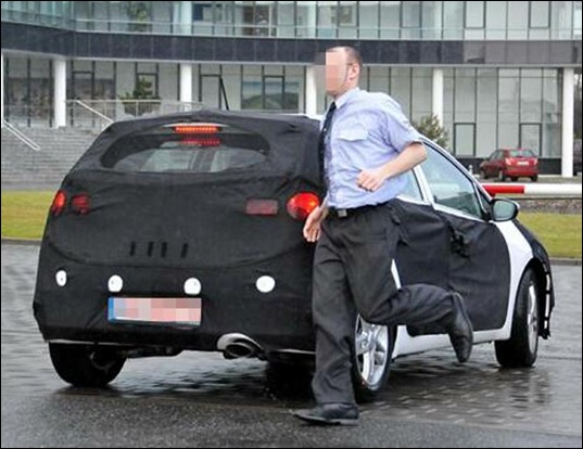 Nova geração do Kia Cee´d é flagrada Nova geração do Kia Cee´d é flagrada