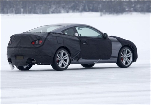 Hyundai Genesis Coupé reestilizado é flagrado na neve