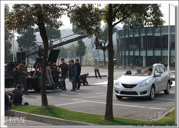 Novo Nissan Tiida é flagrado novamente na China