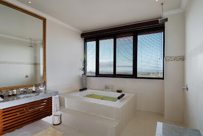http://lh5.ggpht.com/_qWTvnTto_fE/SoOOhFD1xCI/AAAAAAAABWY/M6LG2N3MW9M/s400/SkyHouse-MasterBathroom.jpg