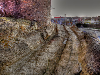 Car rut junto al Castillo de Santa Creu, en Calafell (HDR al máximo) Car rut junto al Castillo de Santa Creu, en Calafell (HDR al máximo)