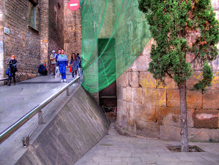 La puerta perdida junto a la Catedral de Barcelona