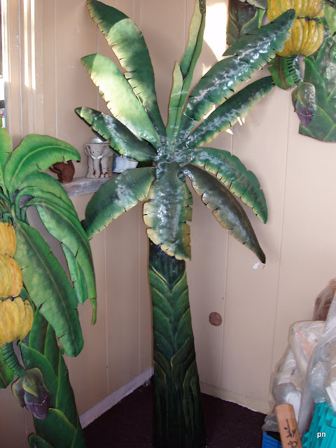 Unique handmade Banana Tree design using steel drums made in Jamaica.There are four (4) to the set, each has a hook in back. (see photo below)Life Size:  Largest Banana Tree 6x33\