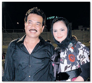 [KHALID bersama Siti Nurhaliza[3].jpg]