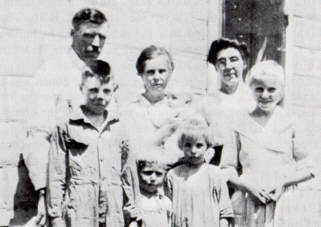[Softley Family Charles, Myrtie holding Warren, Aunt Rose Gunkel, Ralph, George, Rosemary, Elaine[4].jpg]
