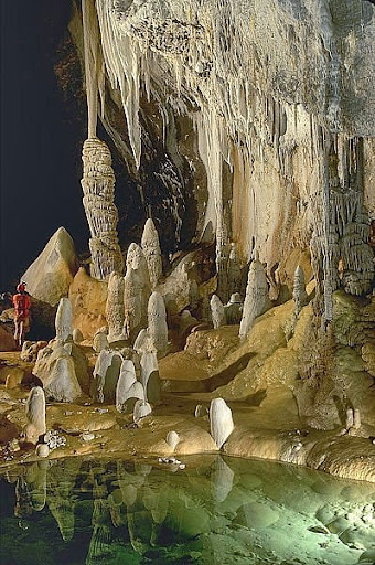 10 incredible underground lakes and rivers 8 10 Incredible Underground Lakes and Rivers