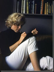 alfred-eisenstaedt-marilyn-monroe-writing-at-home1