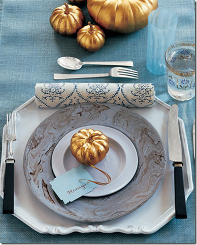 thanksgiving-table-setting-gold-pumpkins-diy