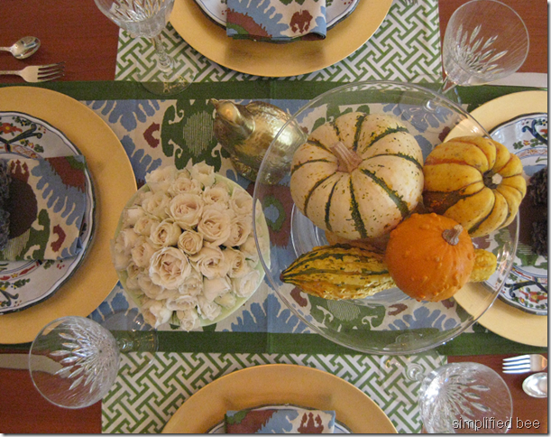 Simplified Bee Thanksgiving Table Setting