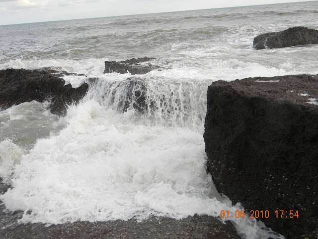 Rocks & Waves