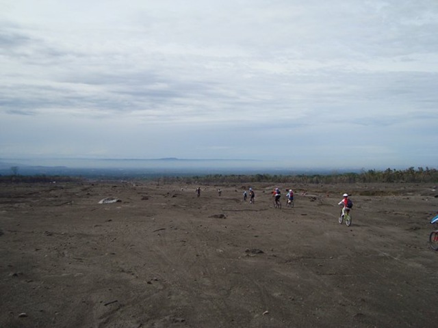 [Bike be hapy Merapi Lava tour 2011[5].jpg]