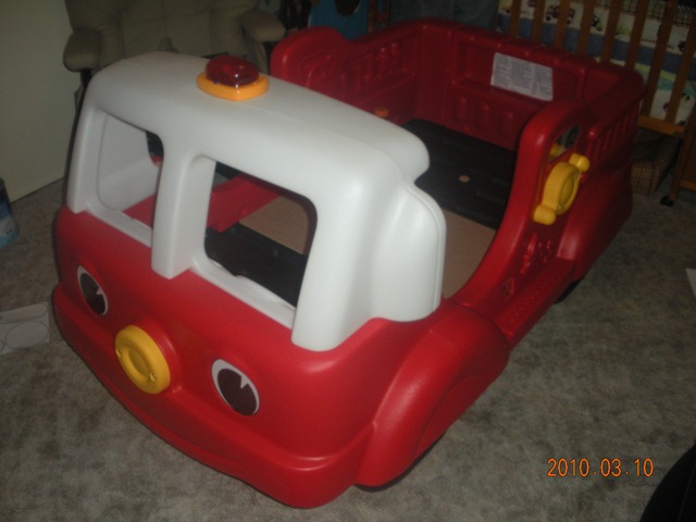 [wyatt and his fire truck toddler bed 007[9].jpg]