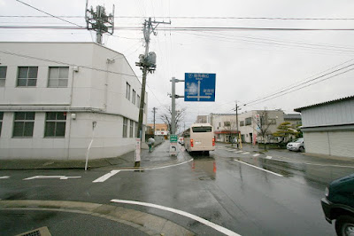 新潟市北区（旧豊栄）の買取り事業用ビルの前の街路