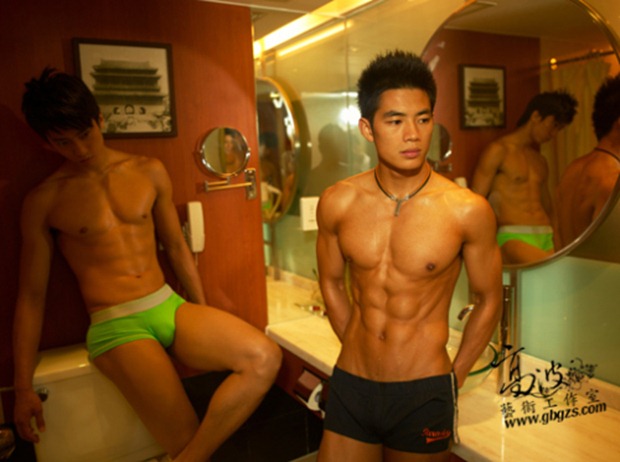 Asian-Males-Zhu-Xiaohui-朱曉輝-in-Bathroom-15