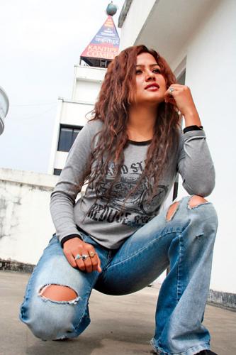 Onlinesing: Rekha Thapa, Hot Sexy Nepali actress