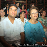 ahi si...su mama su mama!!