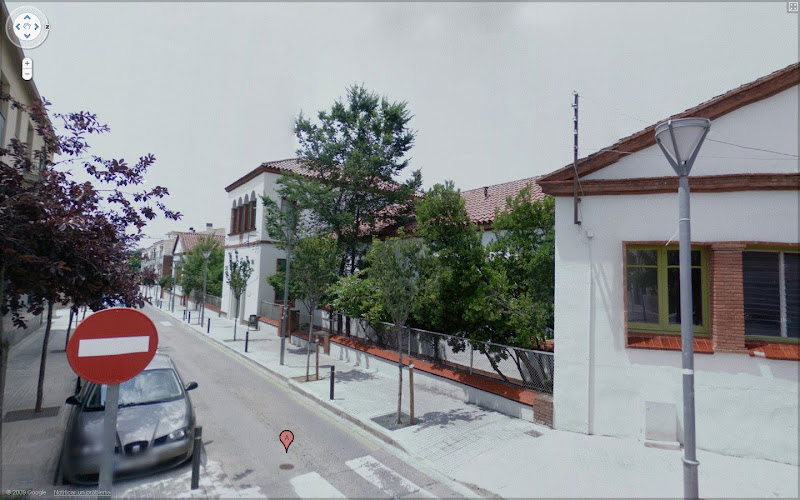 Edifici dels grans des de la placeta