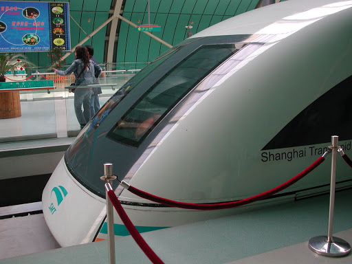 Le Maglev ... entre l'a�roport de Pudong et le m�tro. MAGLEV ... ??????????????