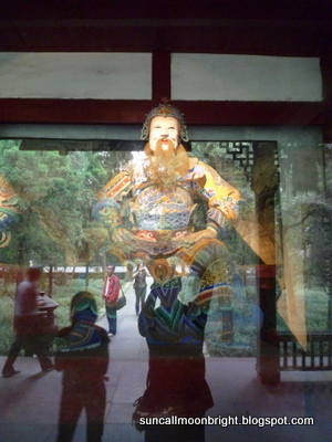 The Sun Calling the Moon Bright: China 2009 Day 2 - Sichuan, Chengdu