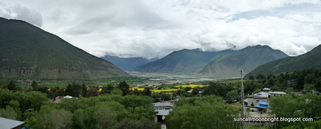 View from top of Bugyur Lamalin Temple (啦嘛岭寺, La Ma Ling Si)
